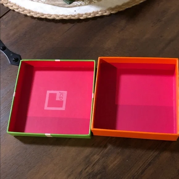 JCPenney Lime Gift Box with White Ribbon Design - Picture 4 of 10